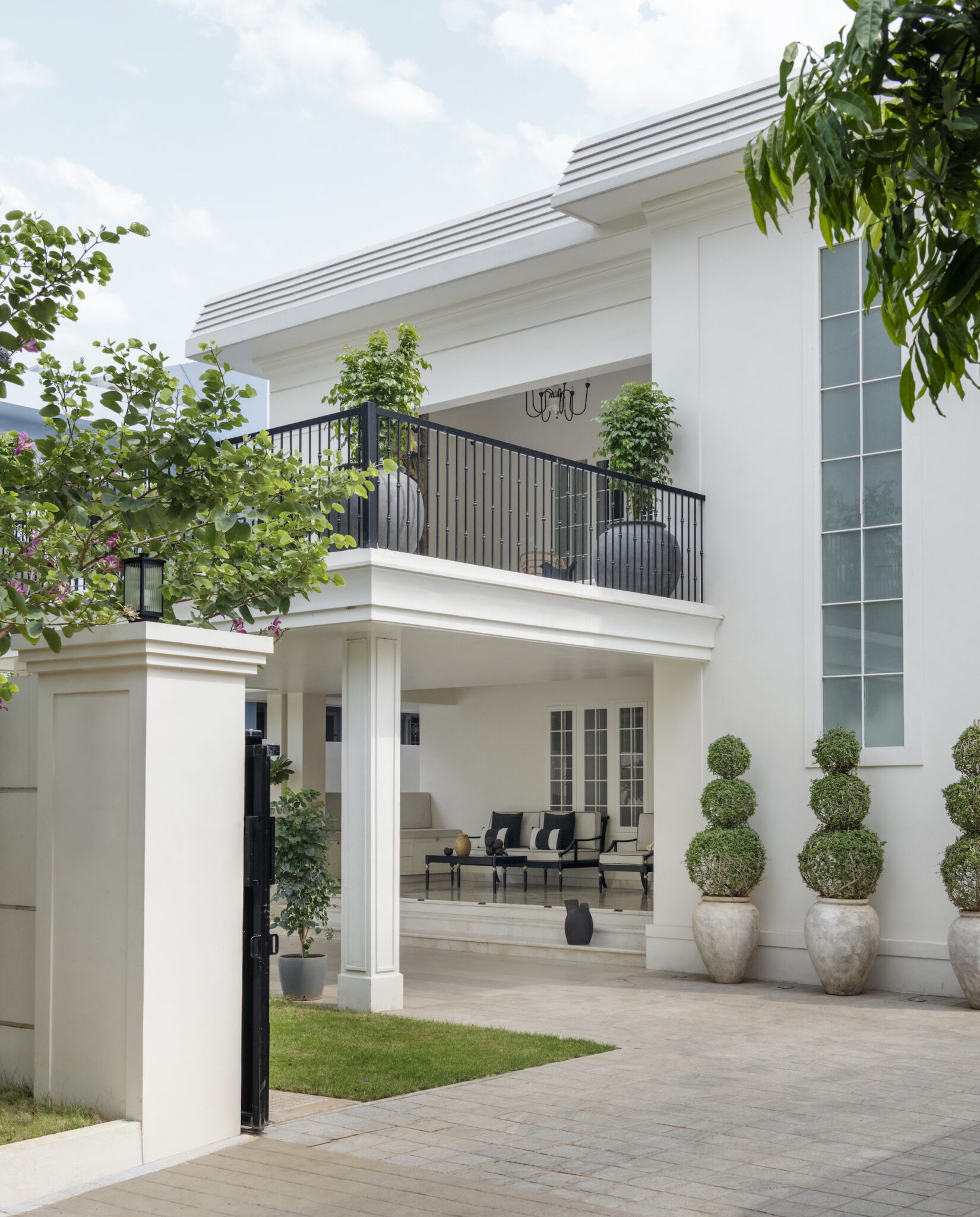 A Timeless Retreat: English Country Charm Meets Modern Elegance in Tirupur, Tamil Nadu — interior design by  Boketo Interior Concepts in   Tirupur, Tamil Nadu